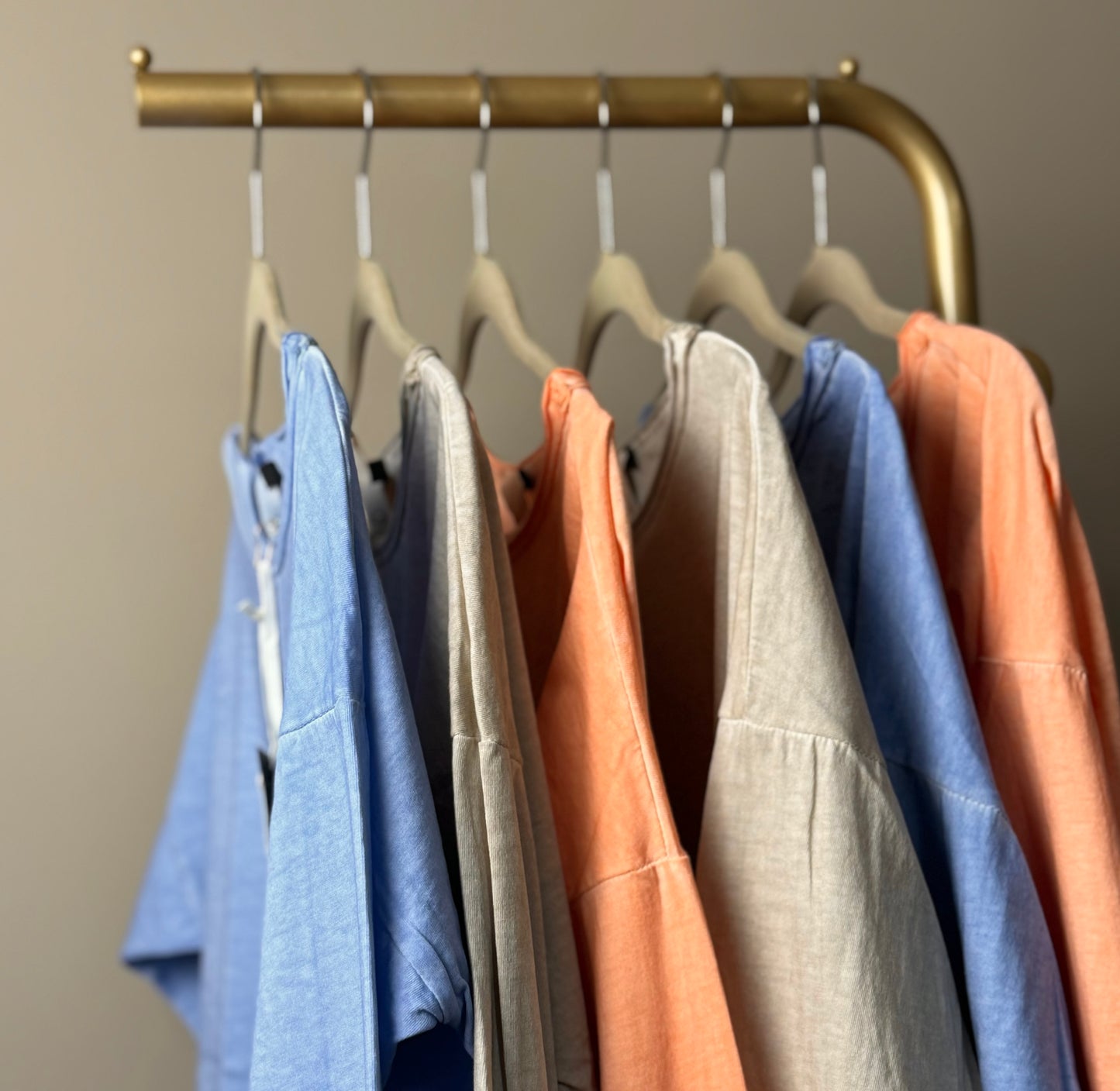 T-shirt scollo a barchetta