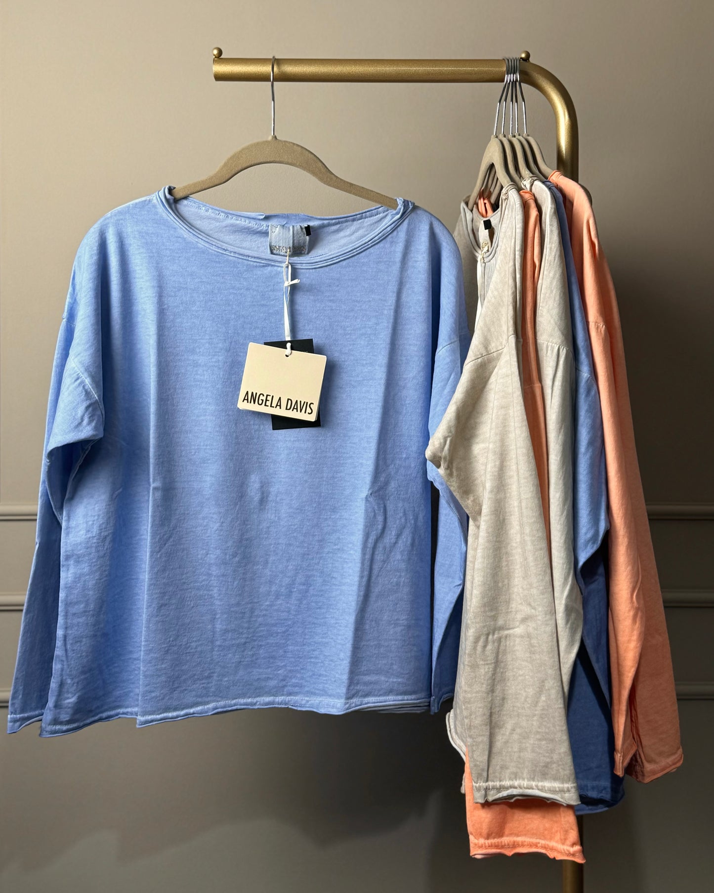 T-shirt scollo a barchetta