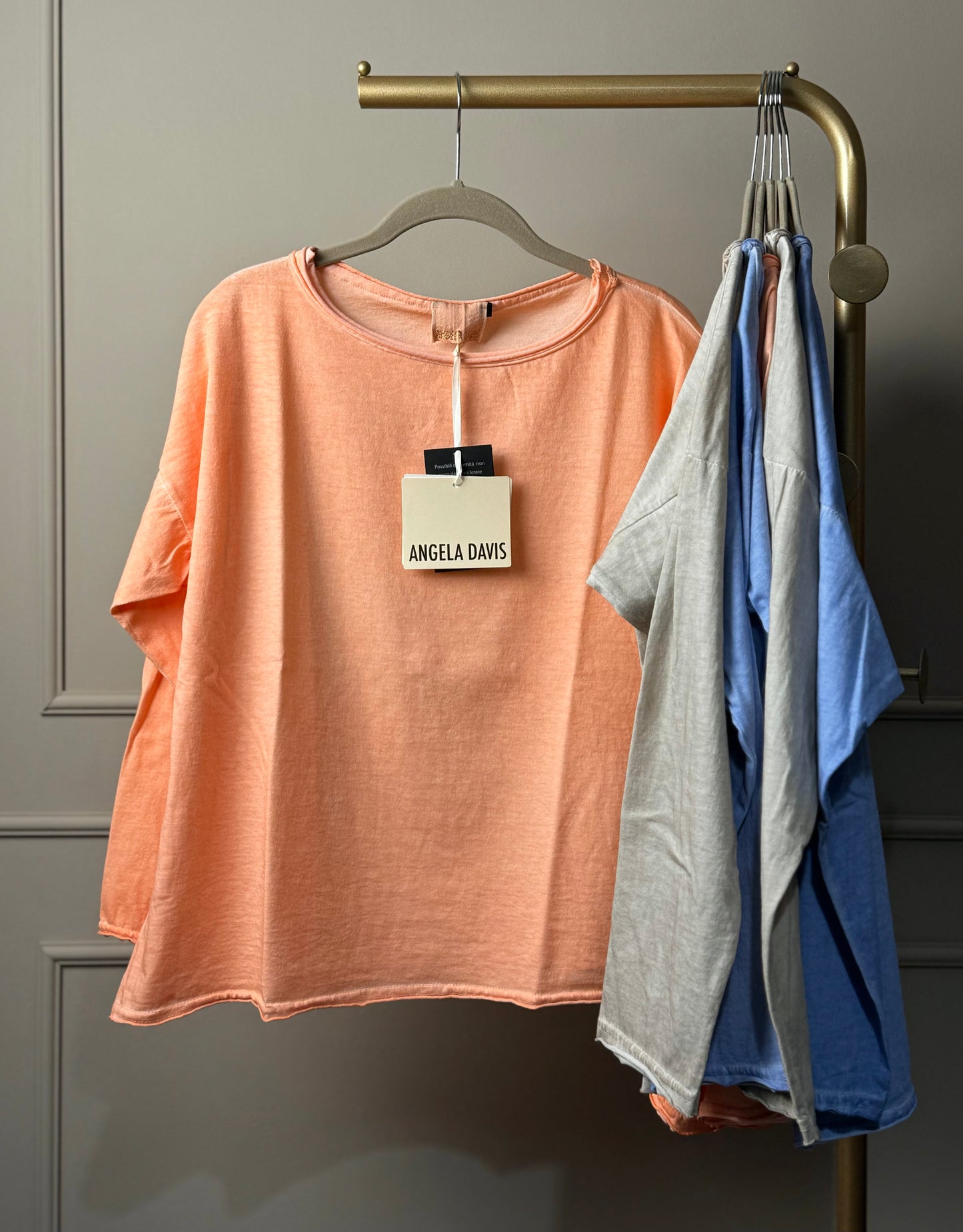 T-shirt scollo a barchetta