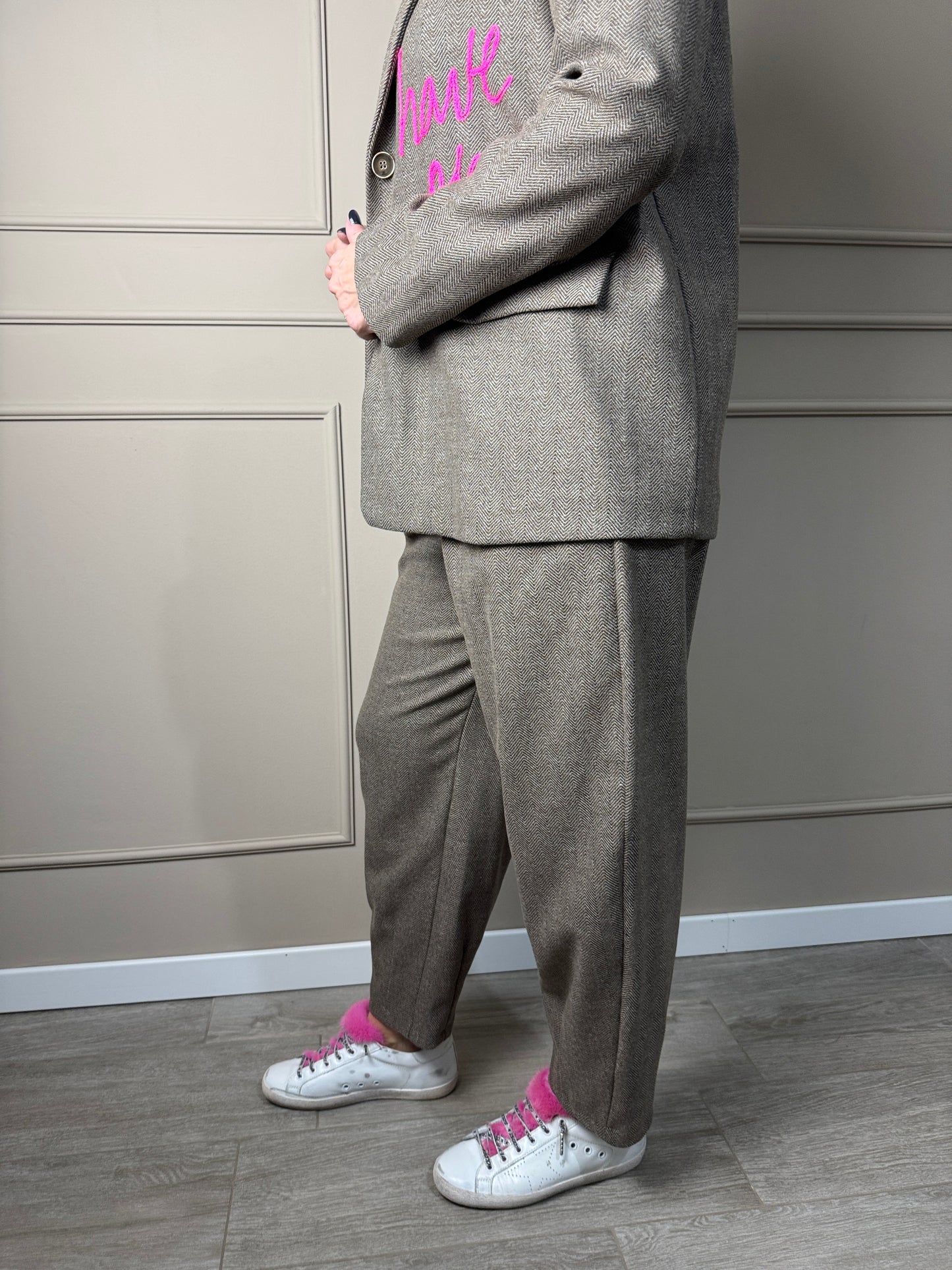 Pantalone spigato marrone